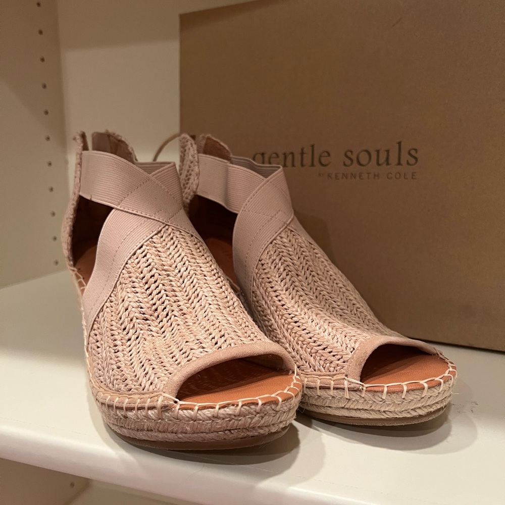 Kenneth Cole -Gentle Souls Beige Charli Wedge Sandals. NWOT
